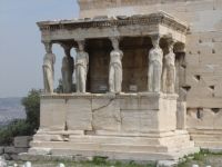 Atény – chrám Erechteion s karyatídami
